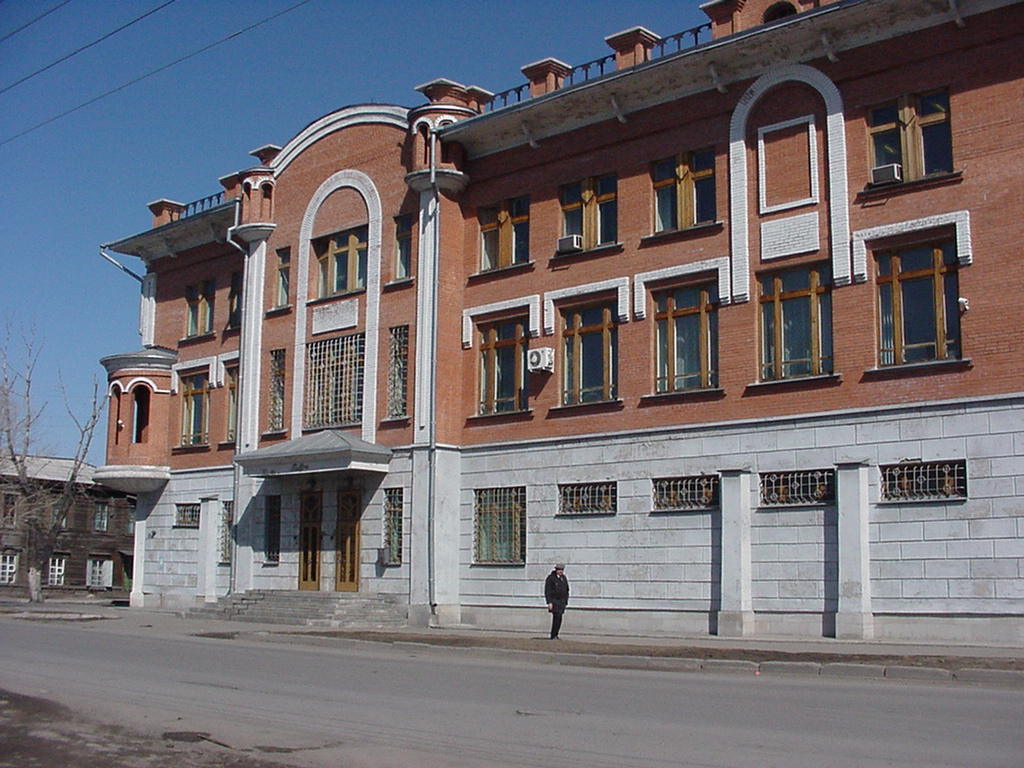 Центр минусинска. Архитектура Минусинск. Архитектура города Минусинска. Здание Занина Минусинск. Памятники архитектуры Минусинска.