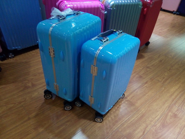 Синие чемоданы Ambassador